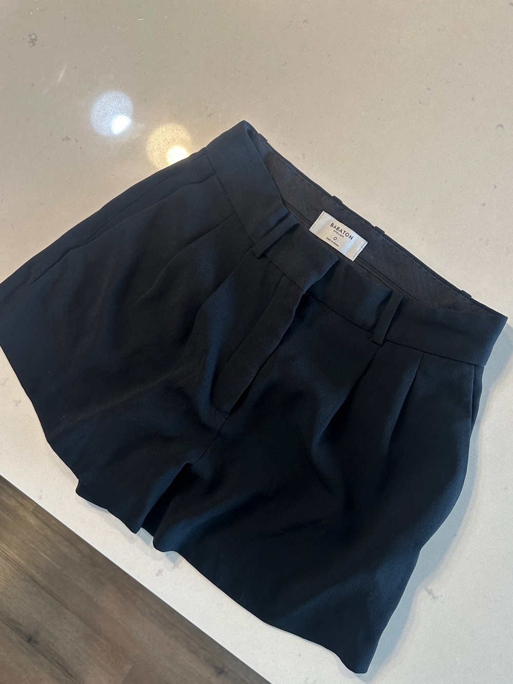 ❌ SOLD ❌ ARITZIA BABATON PLEATED MINI SHORT ❌ SOLD ❌ - Picture 3 of 5